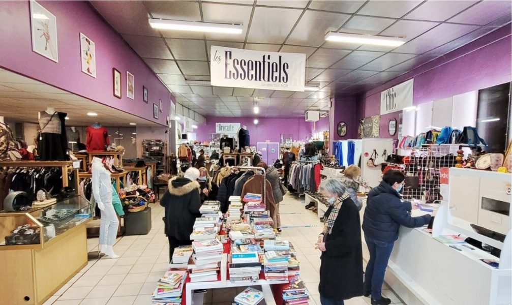 Alice Bigot – Gestion et développement de boutiques solidaires Alice Bigot - Directrice des Boutiques Solidaires chez AGIR 36 (2017-2019), gestion financière et stratégique d’un réseau de boutiques solidaires.